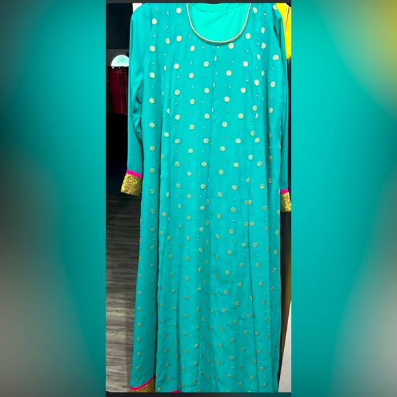 Desiner long gown - Picture 1 of 4